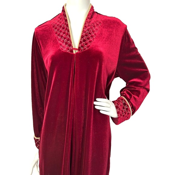 Velour Adonna Zip Front Robe Embroidered Cord Trim Pocket Long Sleeve Ruby M EUC - Picture 1 of 9